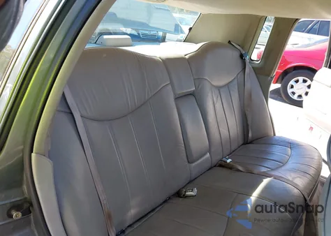 1997 Lincoln Town Car Executive z USA, uszkodzony, nr VIN 1LNLM81W3VY640369